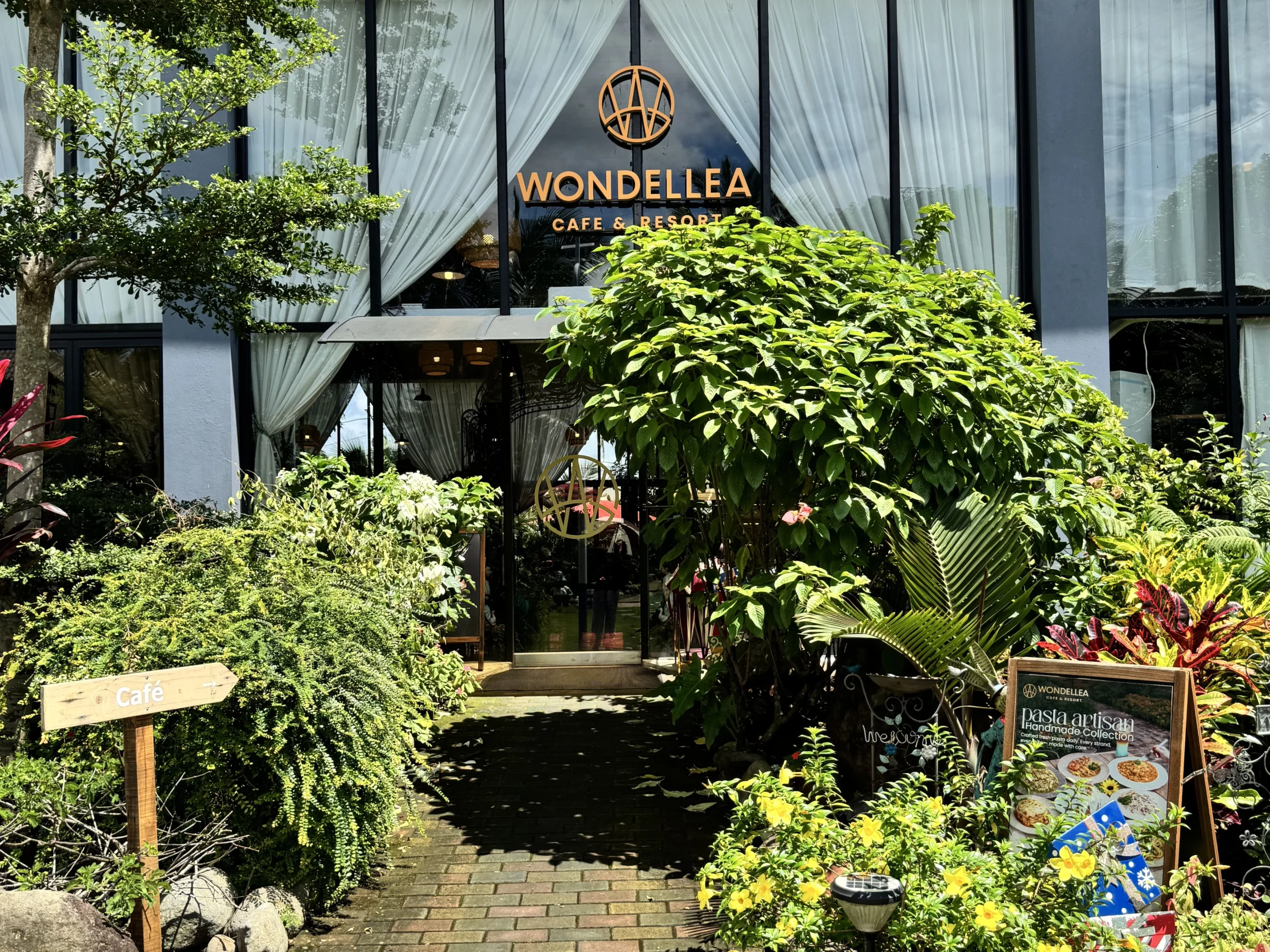 Entrance of Wondellea, an outdoor cafe in Cavite surrounded by greenery